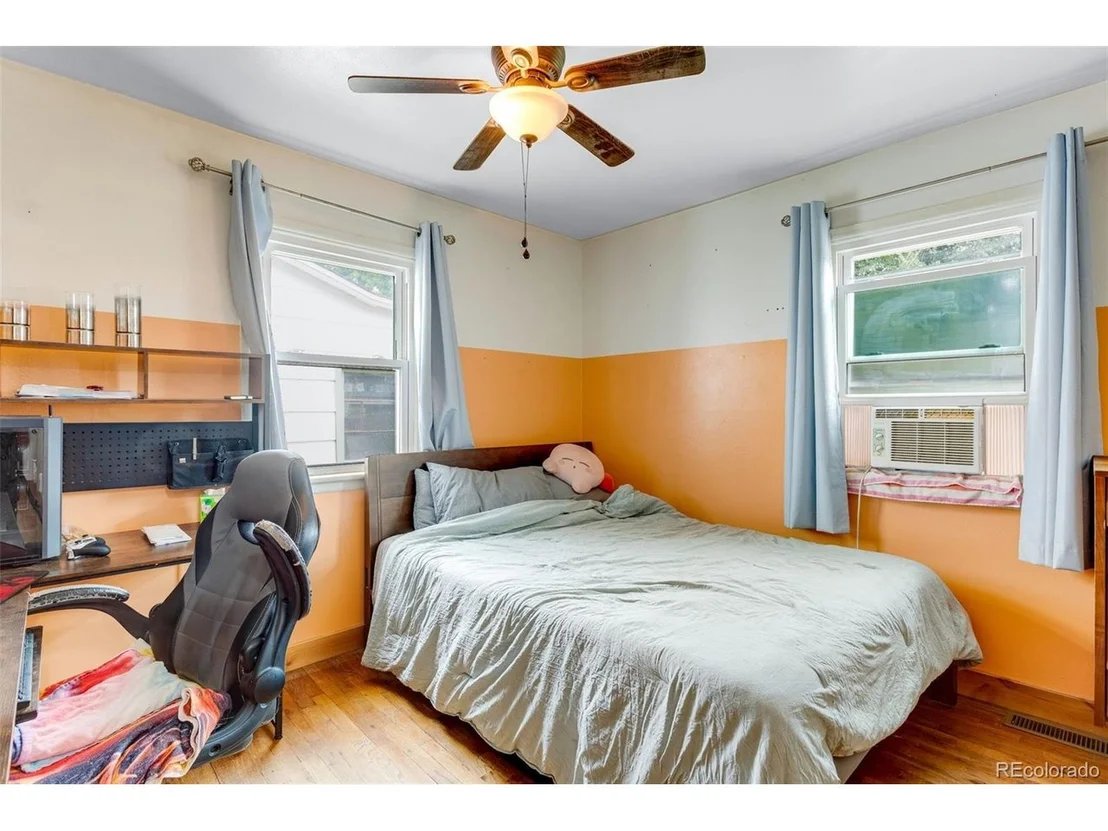 Photo of 110 25th Ave