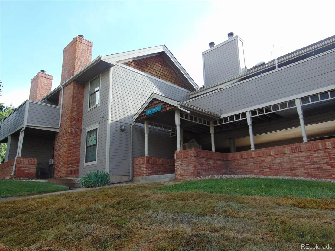 Photo of Unit 302 at 1405 Broadway St