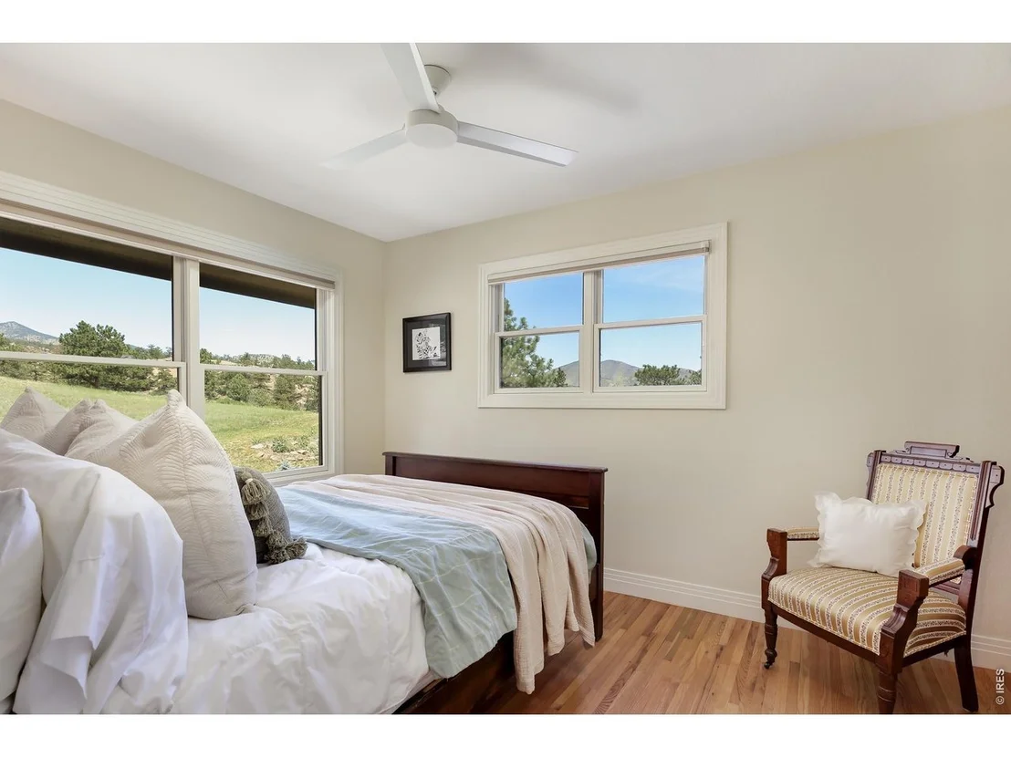 Photo of 300 Colard Ln
