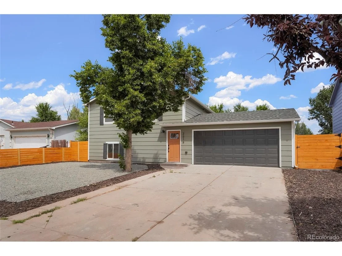 Photo of 2216 Apple Ave