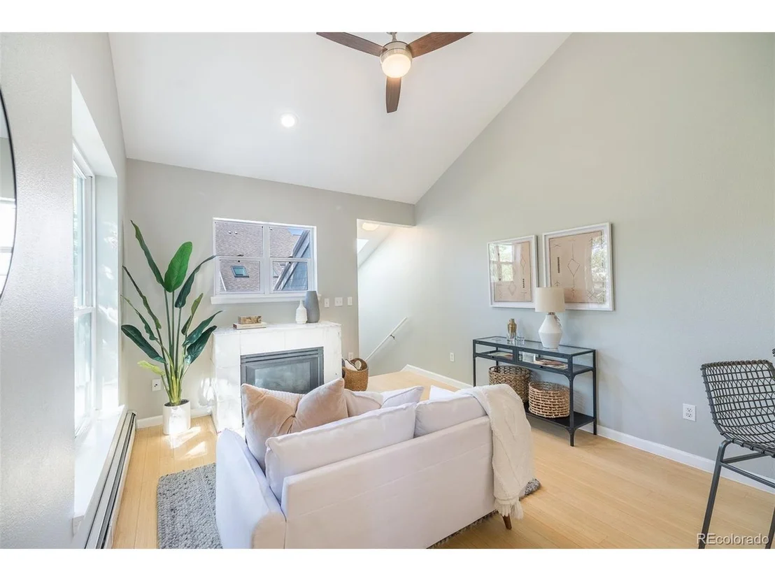Photo of Unit 3077207 at 3077 29th St
