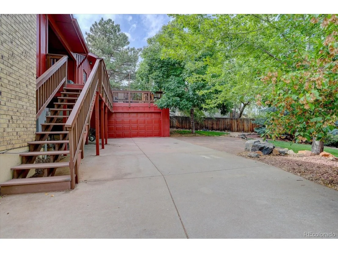 Photo of 2044 Crestvue Cir