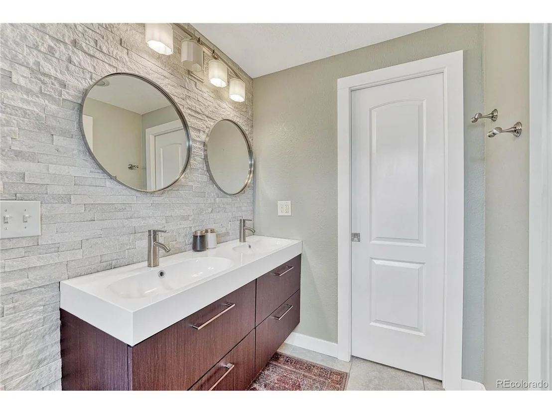 Photo of 2175 Jay St