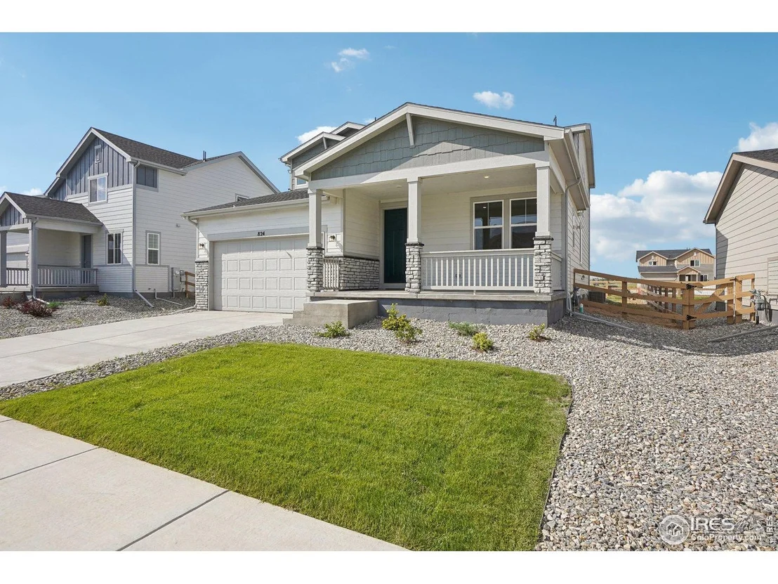Photo of 824 Hummocky Way