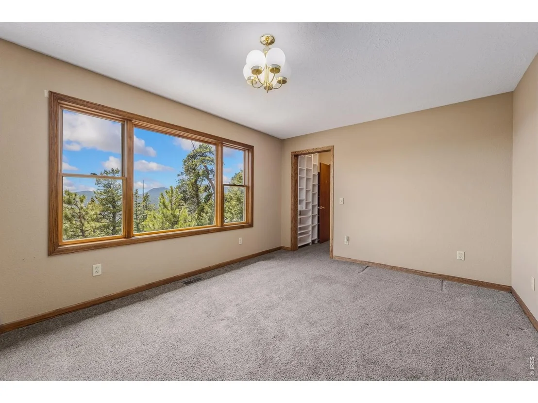 Photo of 619 Alpine Dr