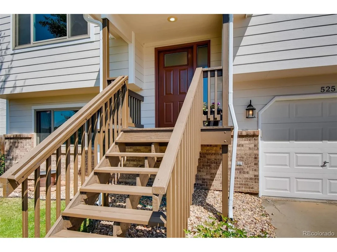 Photo of 525 Hawthorn Cir