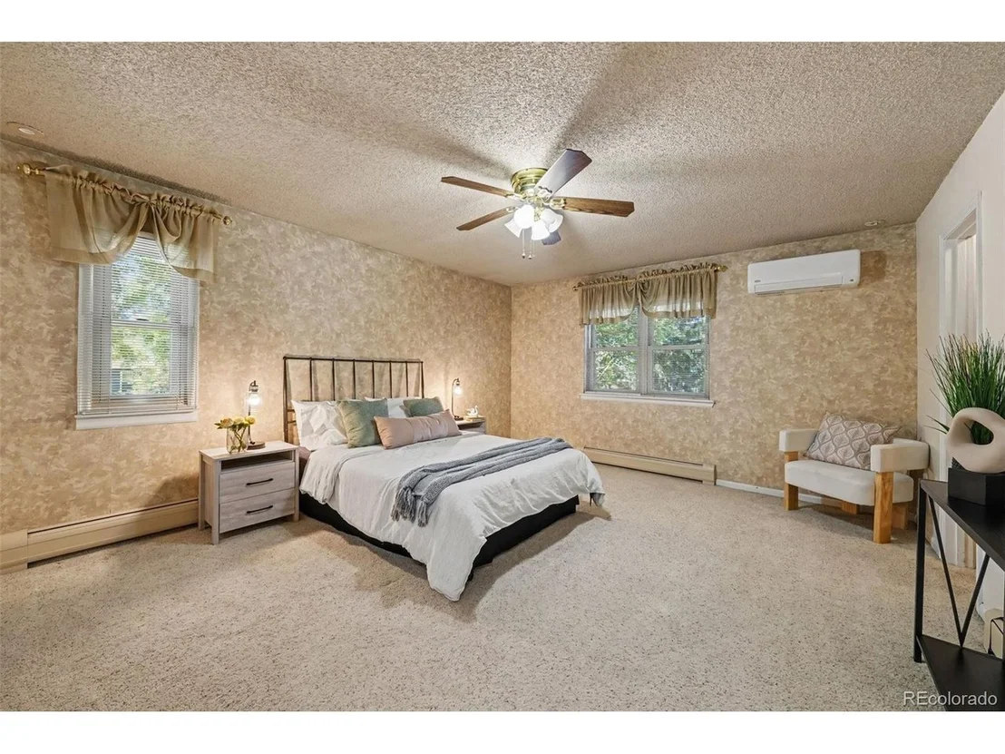 Photo of 327 Maple Dr