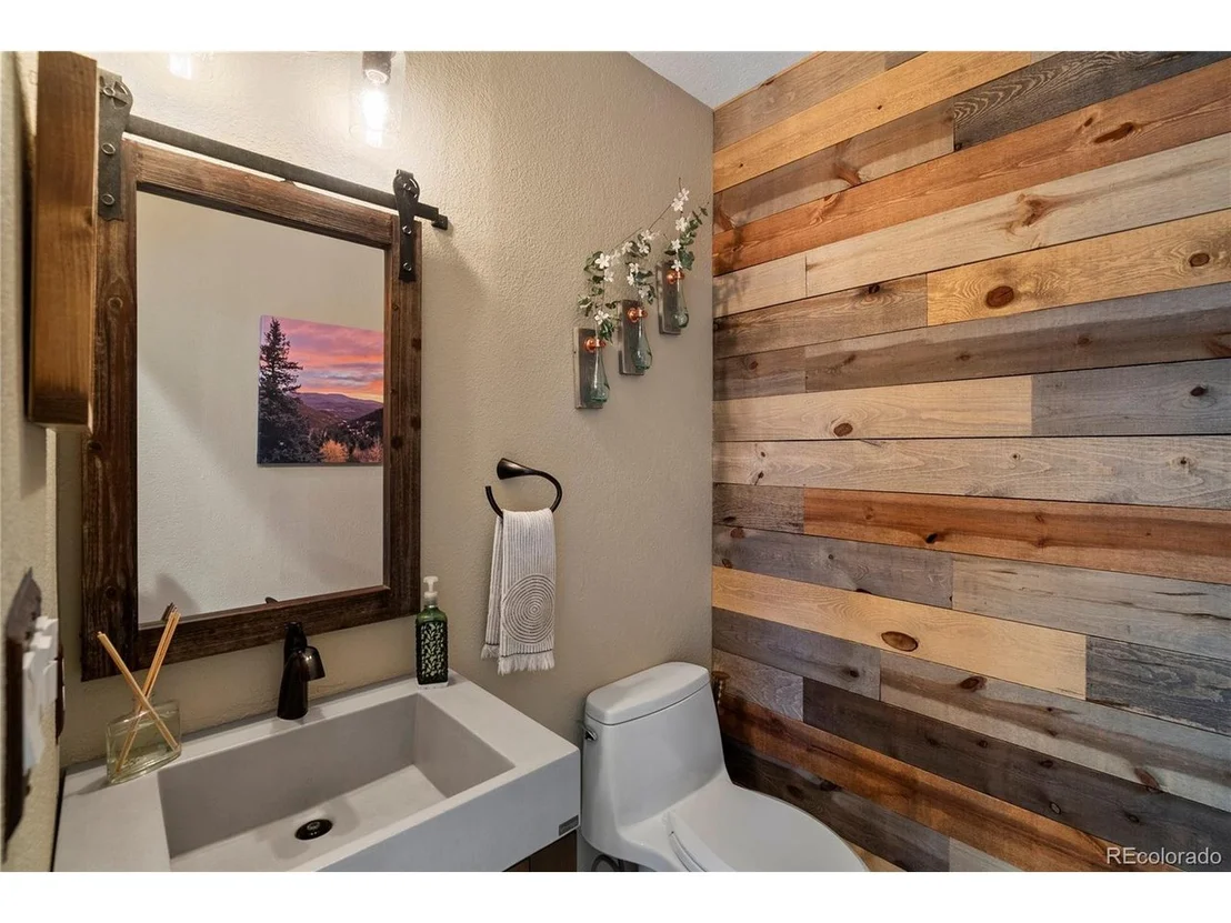 Photo of 1194 Snyder Mountain Rd