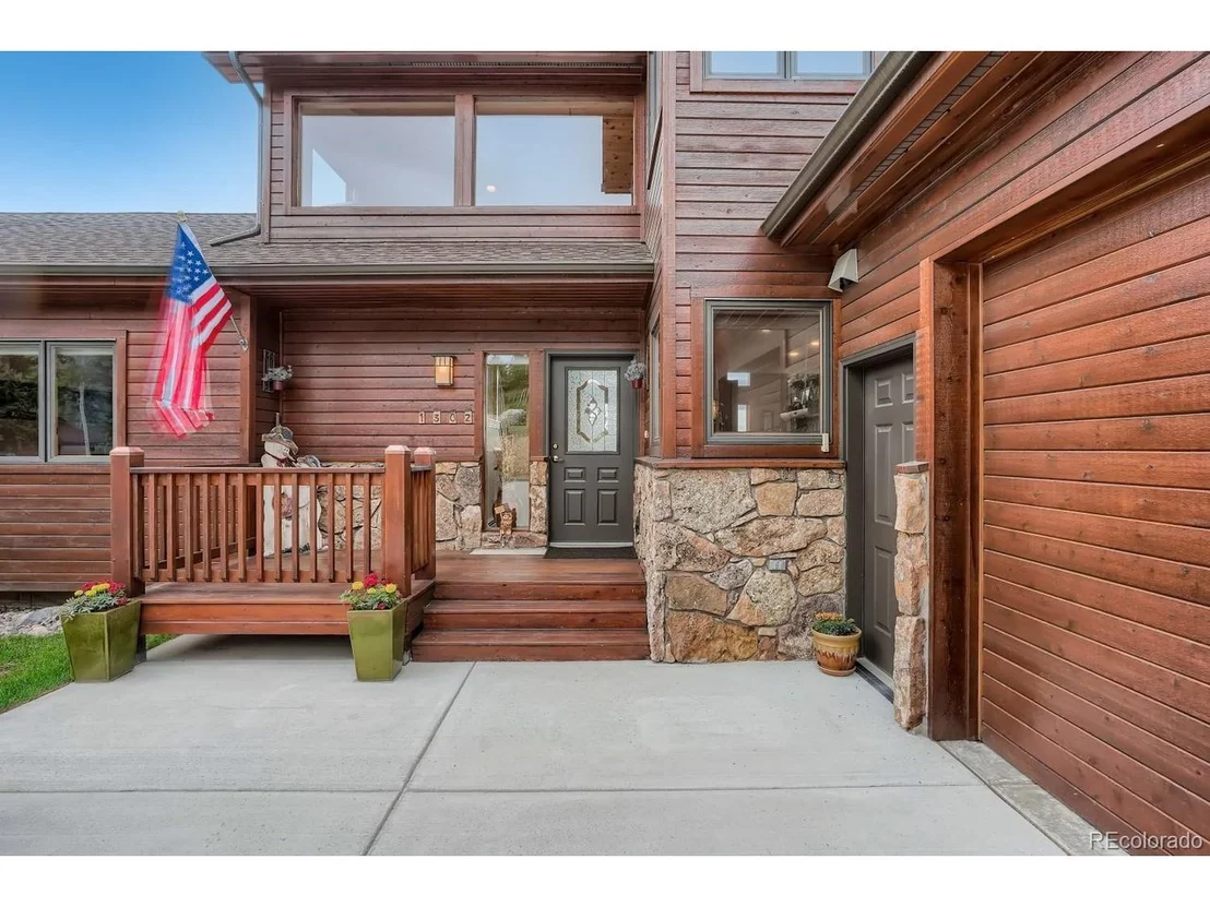 Photo of 1302 Royal Ridge Dr