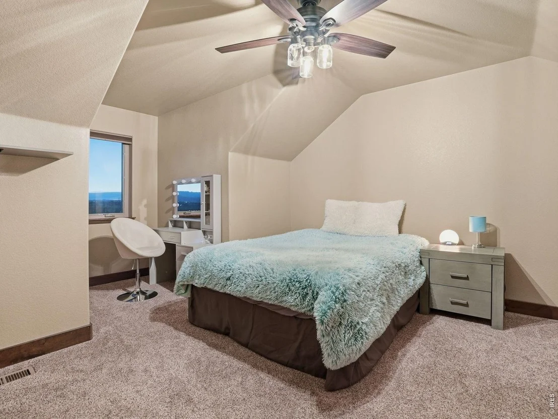 Photo of 39917 Hilltop Cir