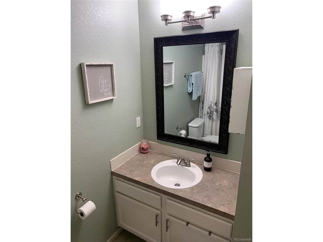 Photo of 902 Cliffrose Way