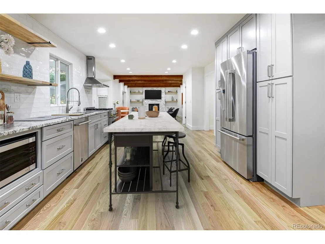 Photo of 6107 Old Brompton Rd
