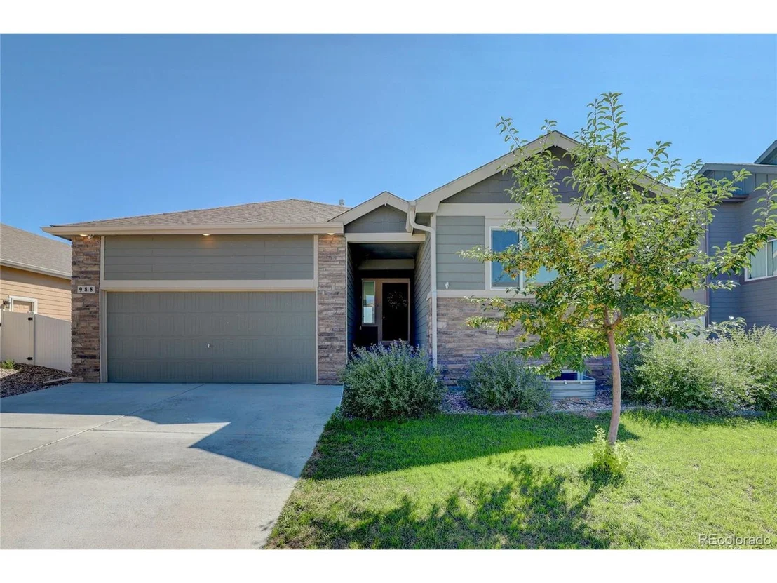 Photo of 988 Axis Dr