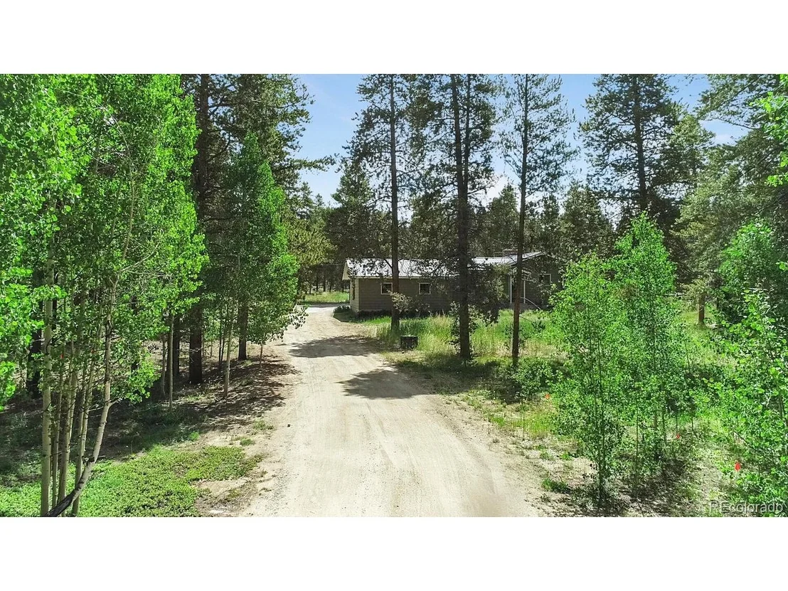 Photo of 920 Mountain View Dr