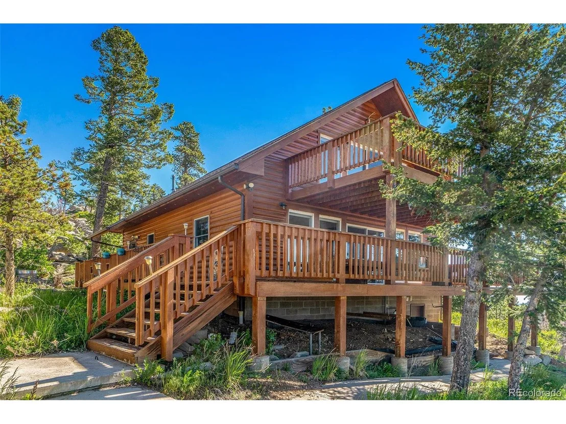 Photo of 1075 Meadows Dr