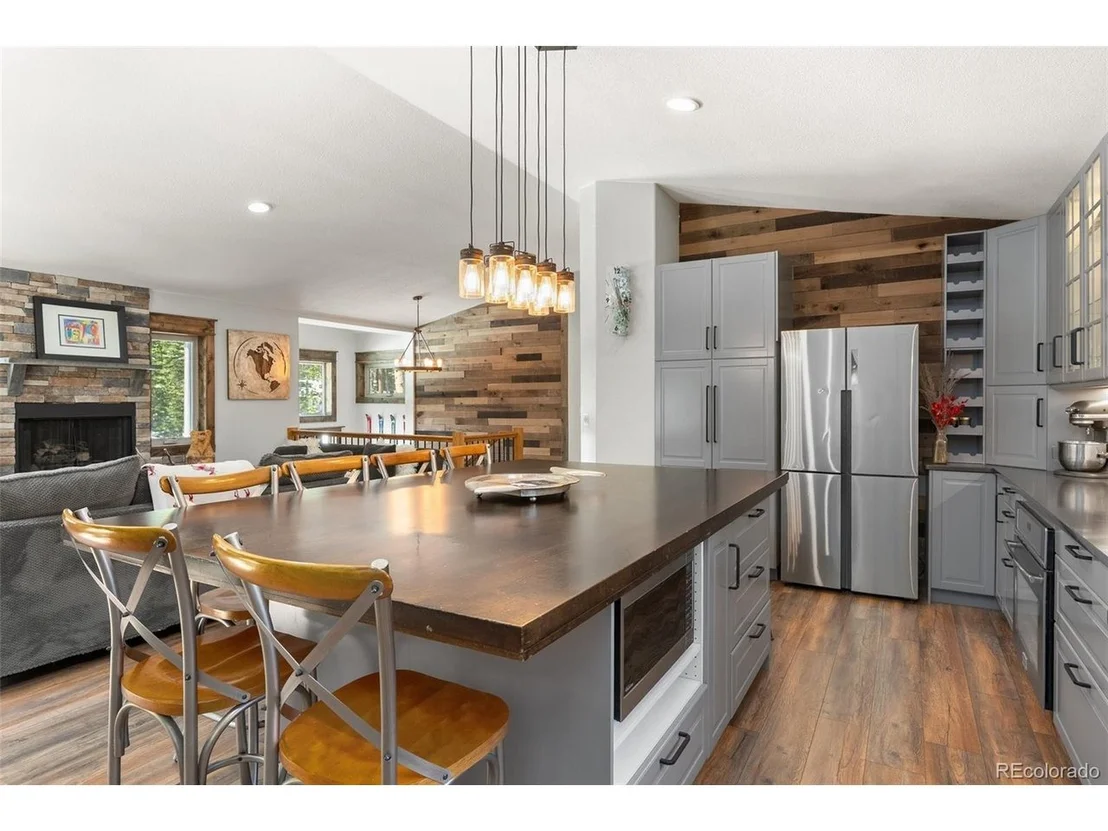 Photo of 400 Upper Forest Rd