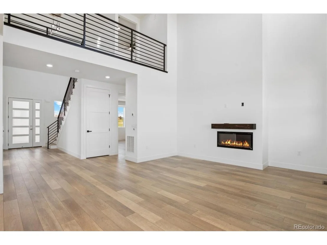 Photo of 995 Pinehurst Ct