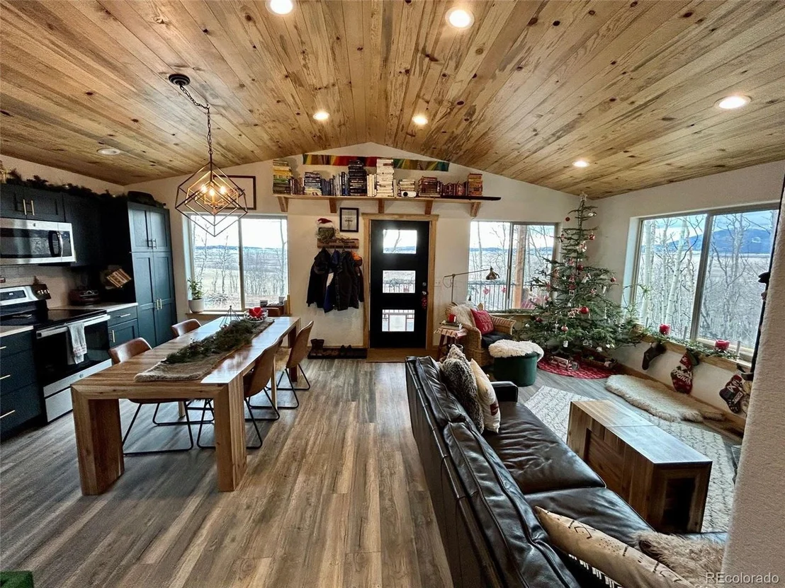Photo of 1550 Georgia Dr