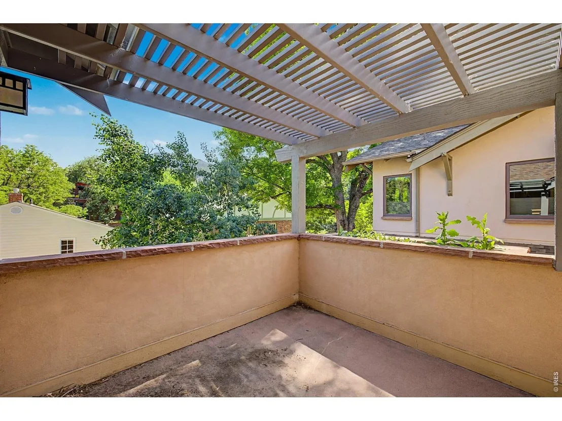 Photo of 610 Streamside Ln