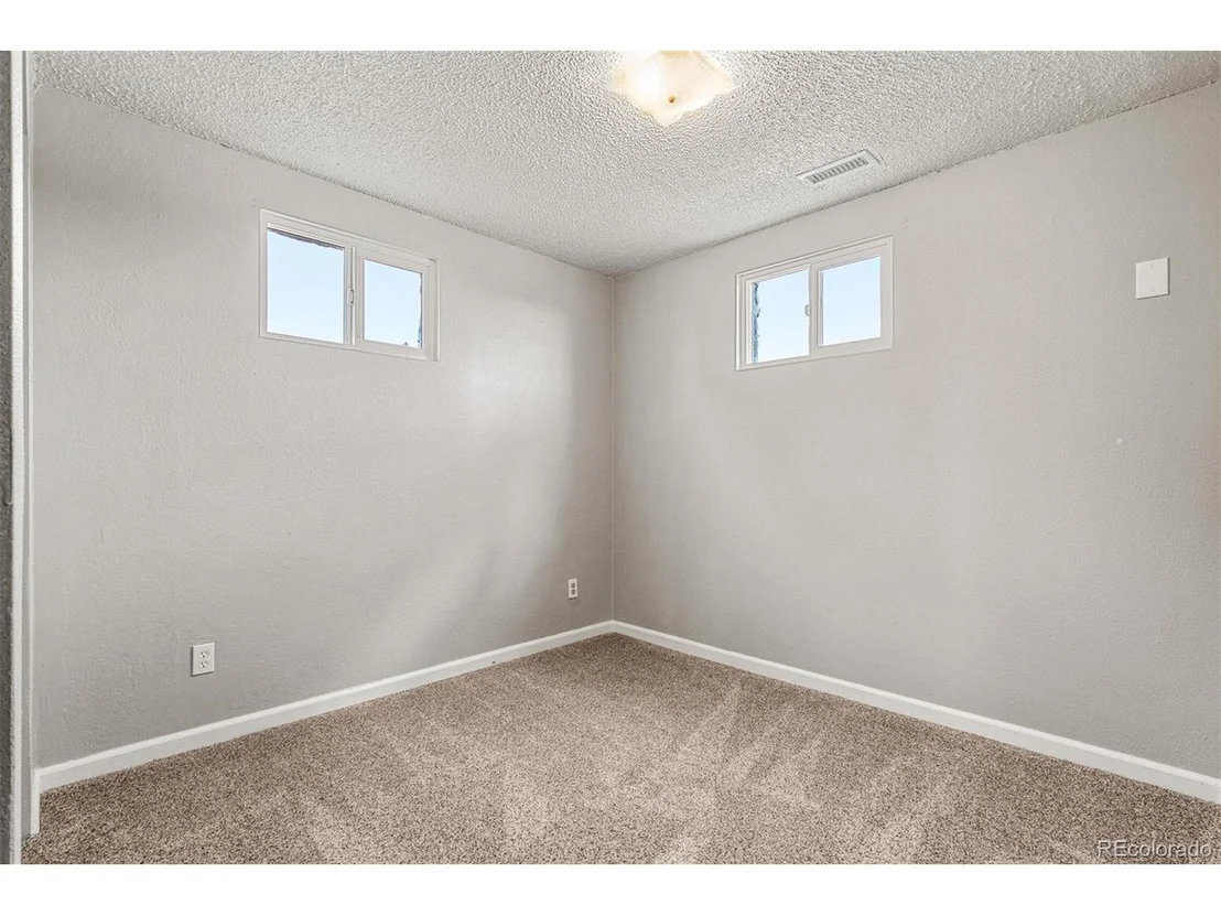 Photo of 940 Pinewicket Way