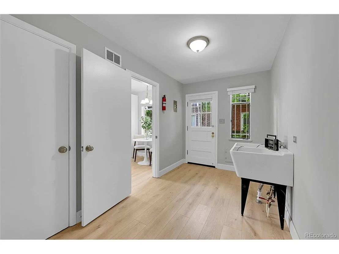 Photo of 745 Dexter St