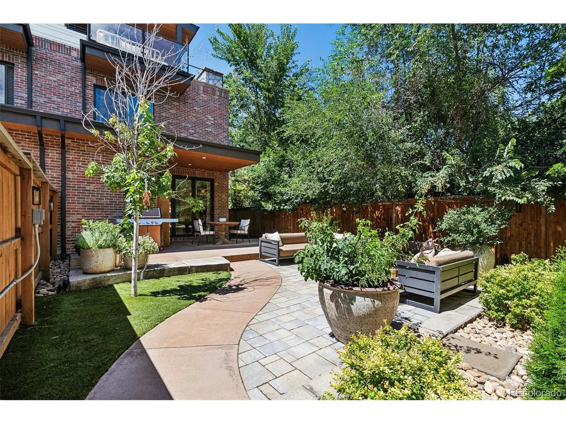 Photo of 2400 Lowell Blvd