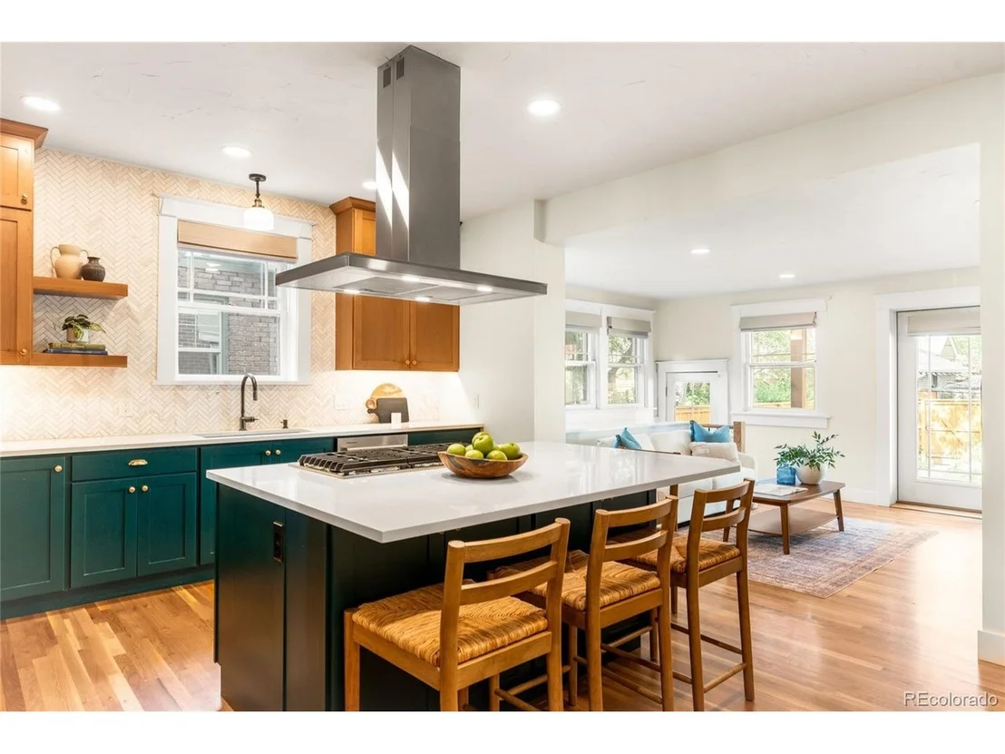Photo of 622 Cook St