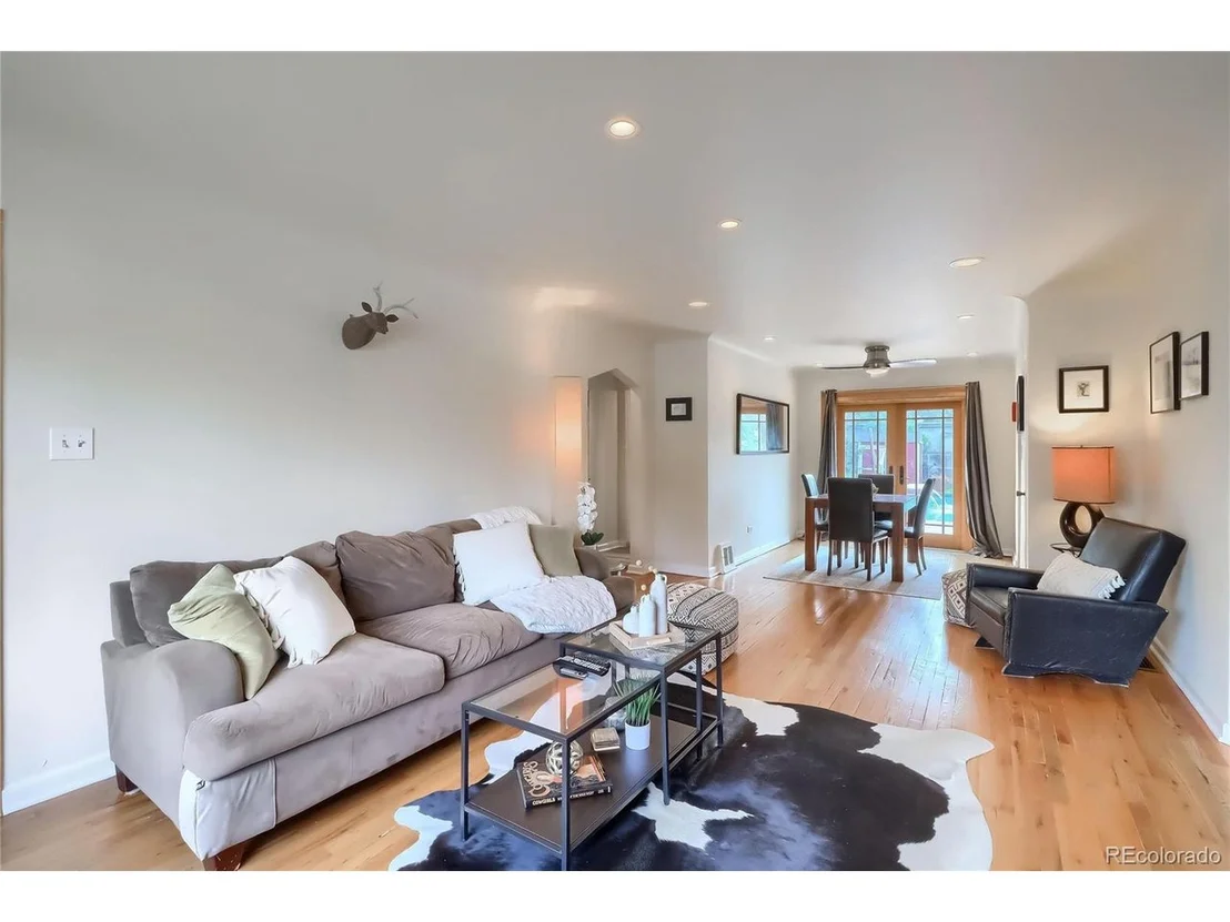Photo of 995 Elm St