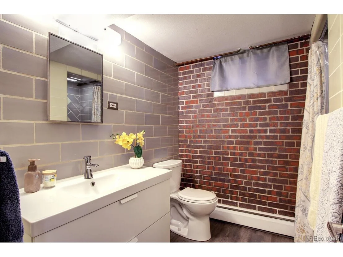 Photo of 1300 Elm St