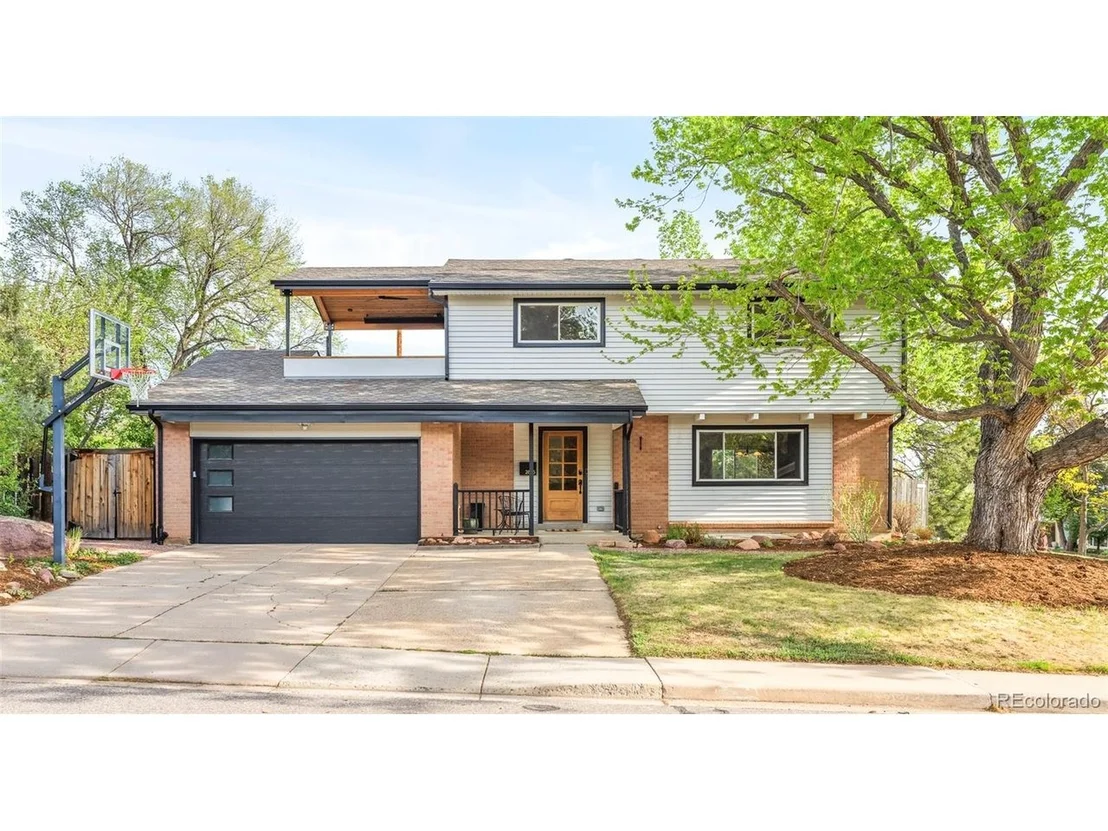 Photo of 2895 Emerson Ave