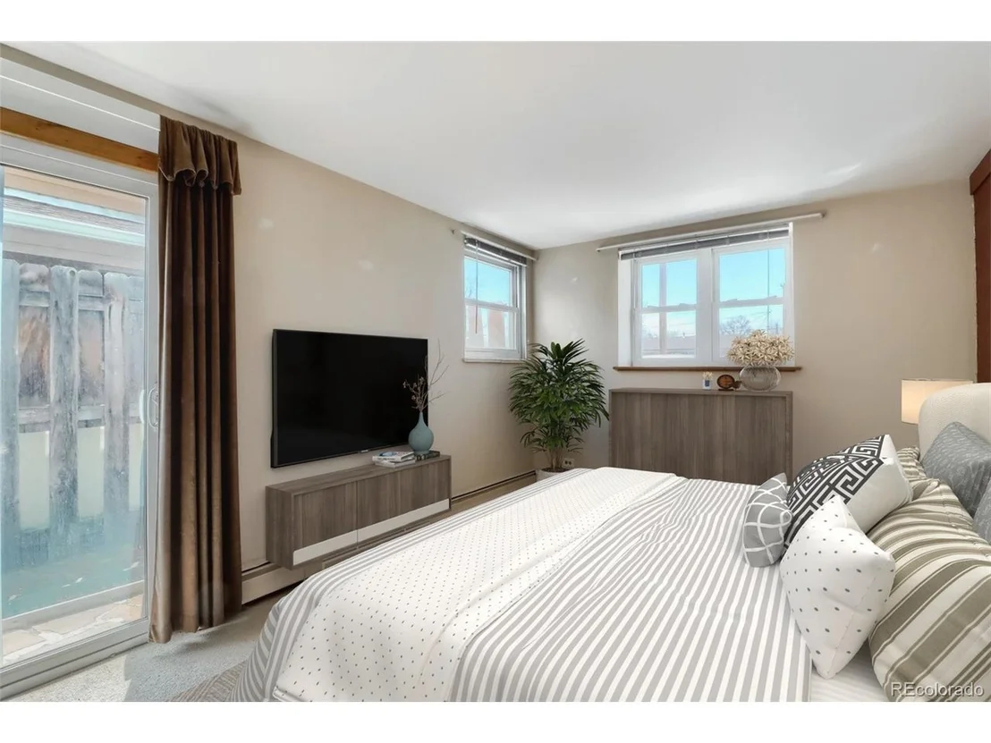 Photo of 4744 Dover St