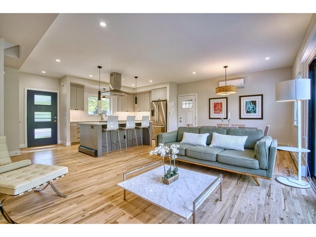 Photo of 375 Bates Ave