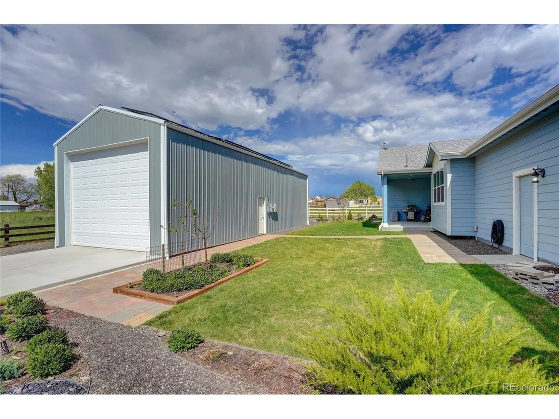 Photo of 305 Foxtail Dr