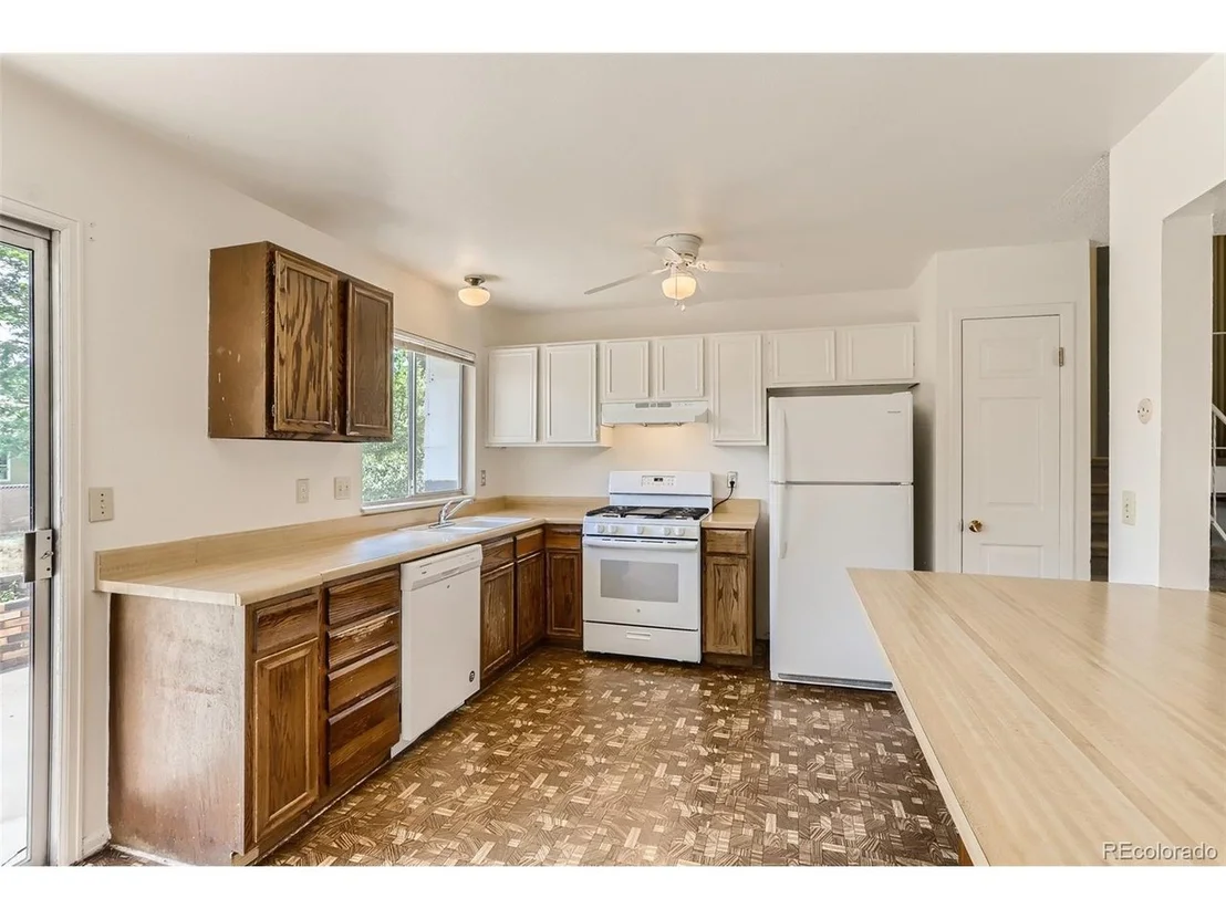 Photo of 216 Summit Cir