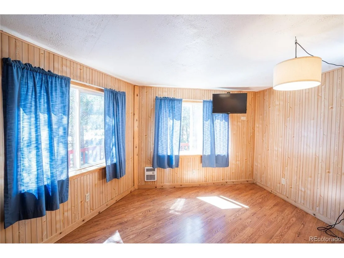 Photo of 643 Spruce Dr