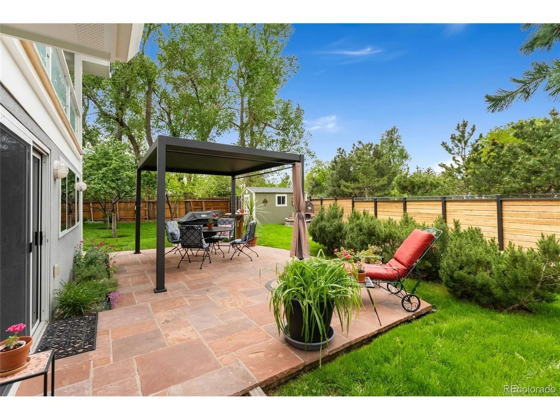 Photo of 831 Crescent Dr