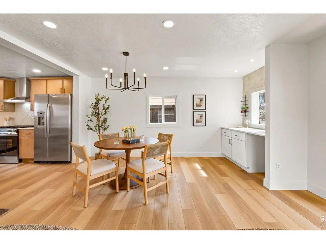 Photo of 104 Oak St