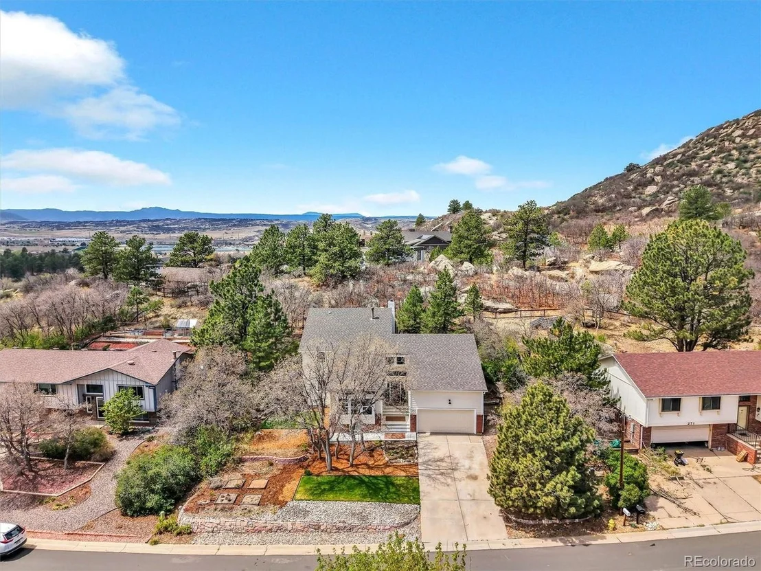 Photo of 243 Dawson Dr