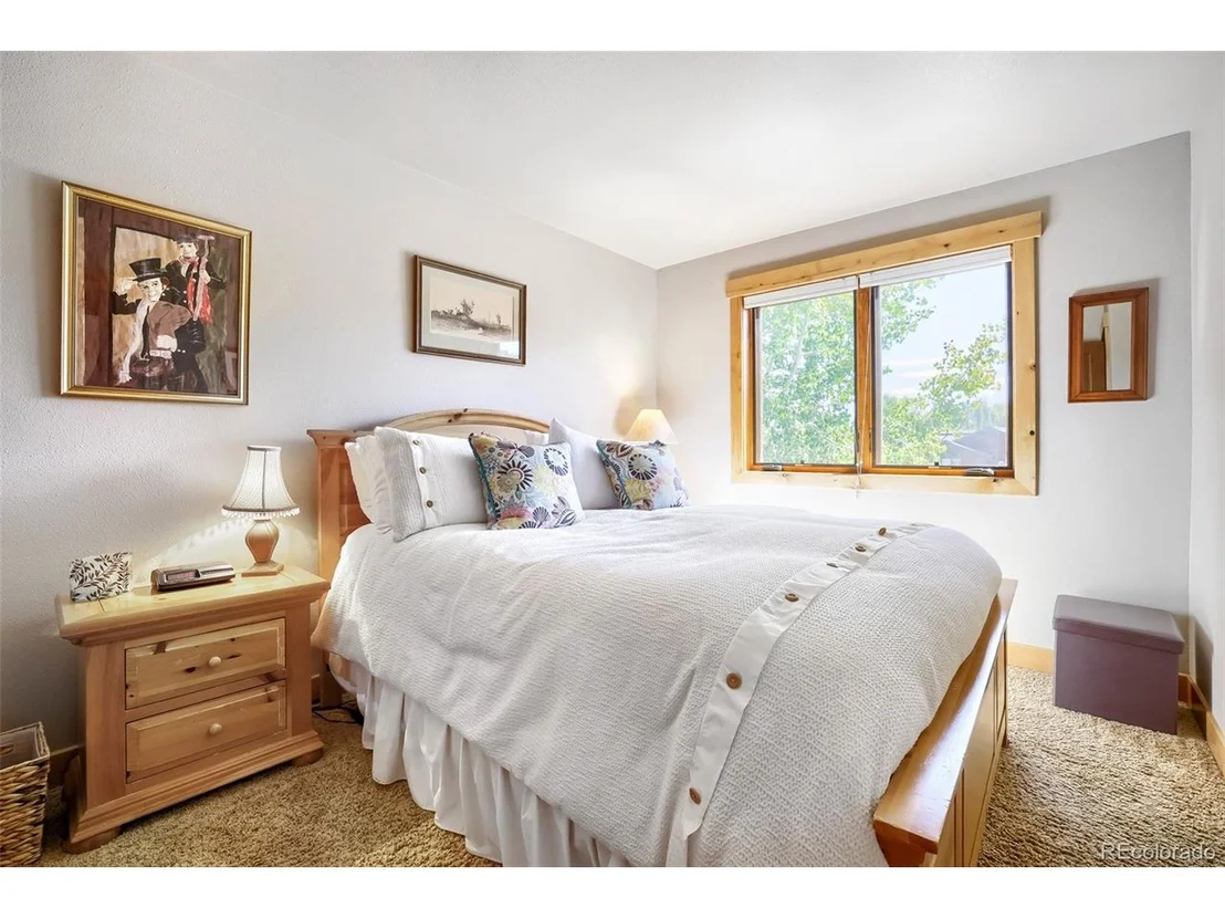 Photo of 460 W Coyote Dr
