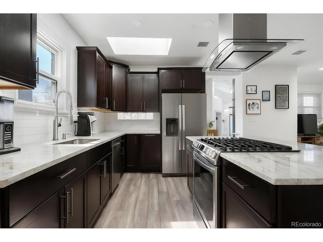 Photo of 561 Cook St