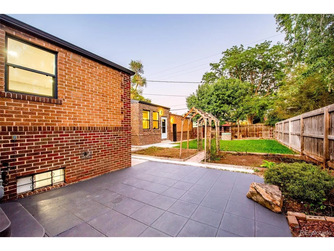 Photo of 1376 Clermont St