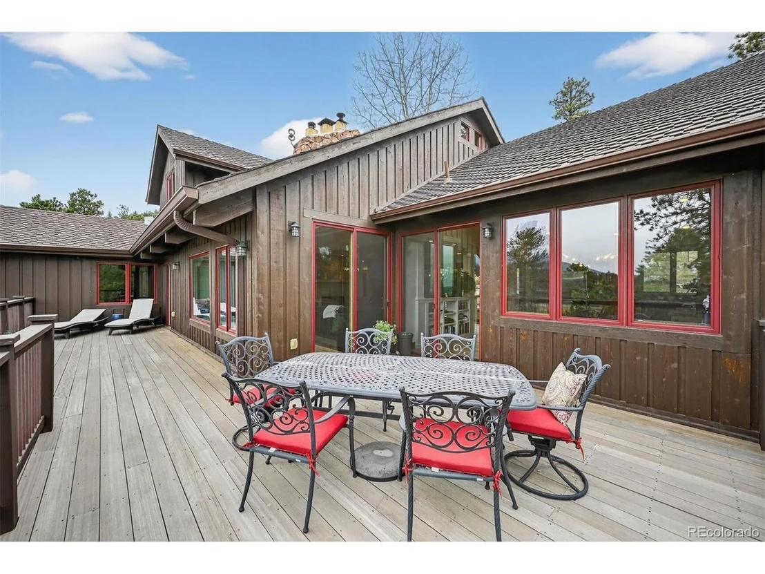 Photo of 528 W Meadow Rd