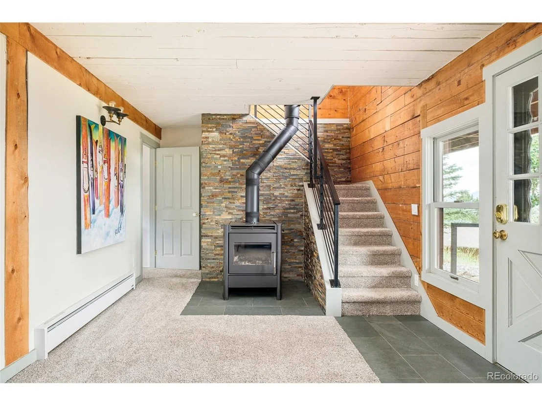 Photo of 1414 Mountain Pines Rd