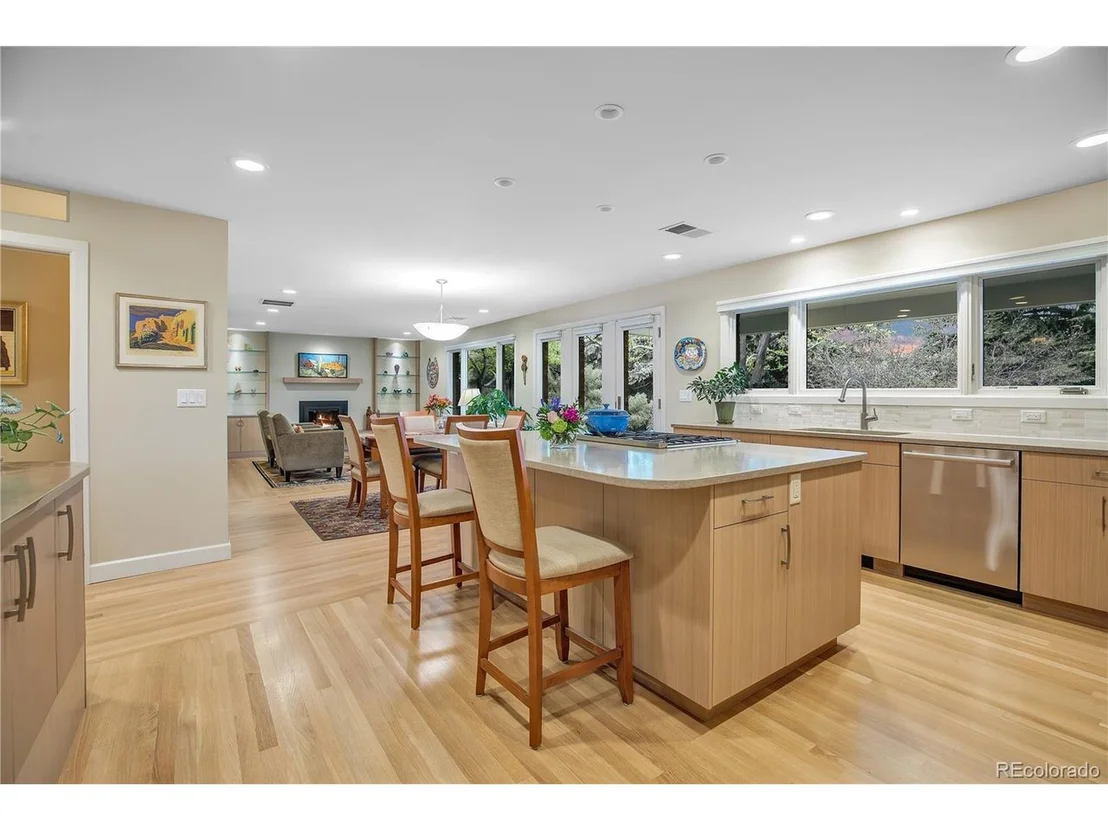 Photo of 6647 Apache Ct