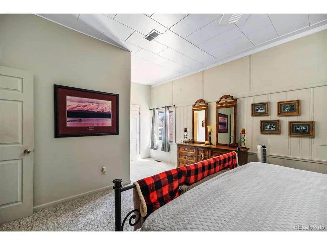 Photo of 104 N 3rd St