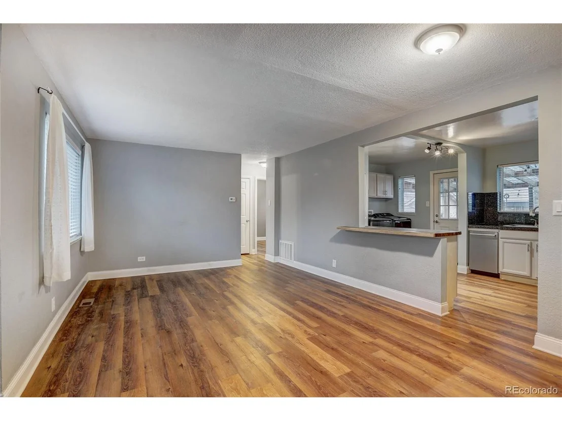Photo of 2221 W Custer Pl