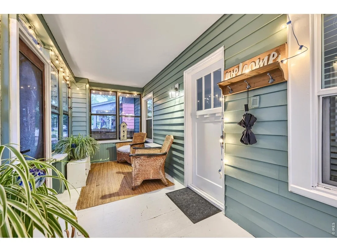 Photo of 202 8th Ave
