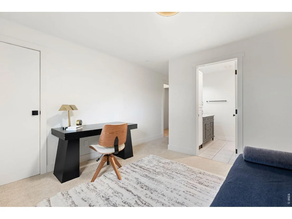 Photo of 926 4th Ave