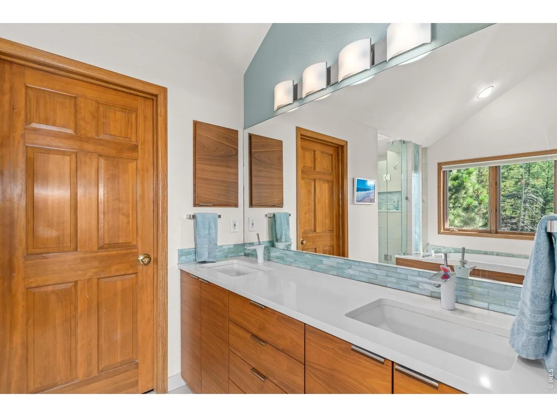 Photo of 716 Brook Rd