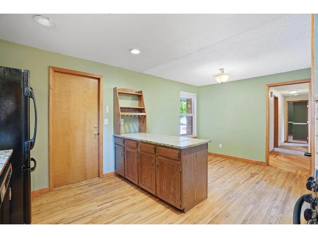 Photo of 1689 Geneva Cir